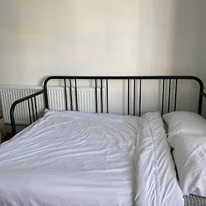 Apartment Mania, Brighton
