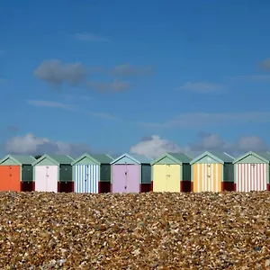 Apartment Poets Rest, Free Parking, Ev Socket Fees Apply Walk To, Brighton